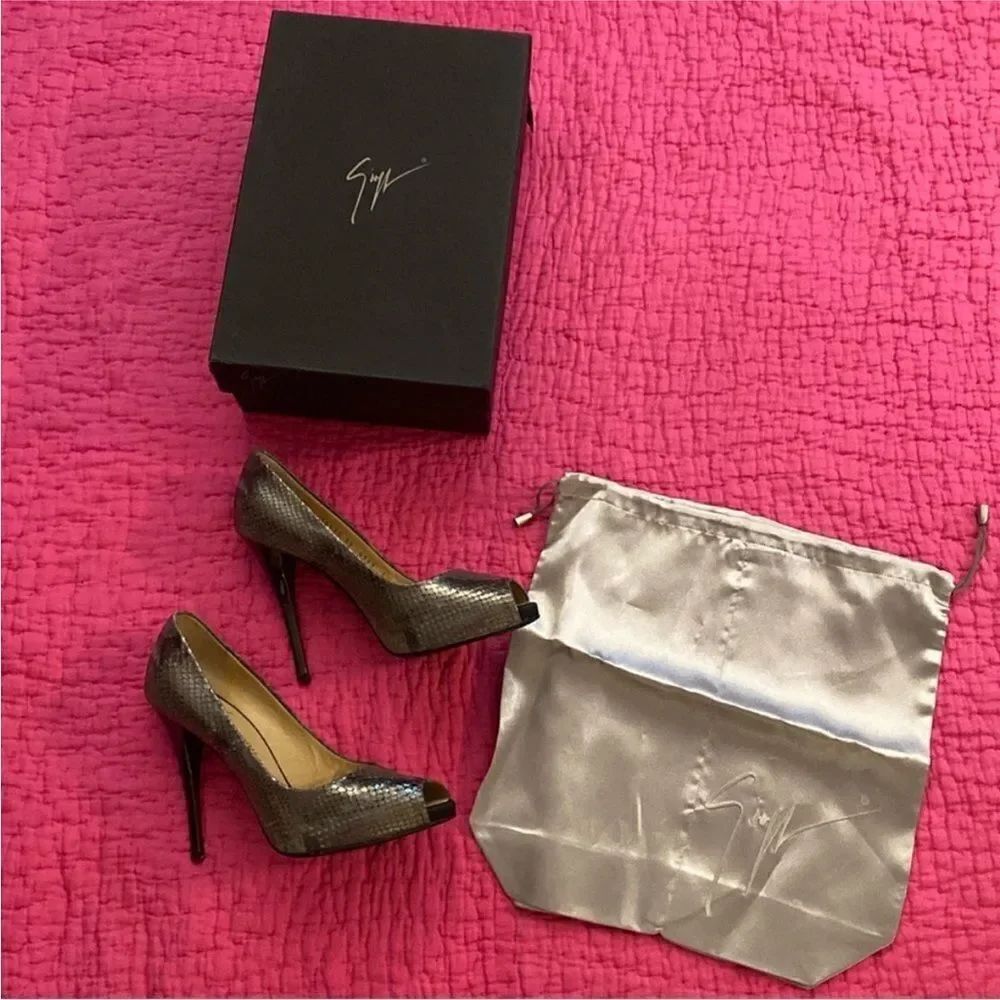 Giuseppe Zanotti Black Stiletto Heels with Pointed Toe, US9